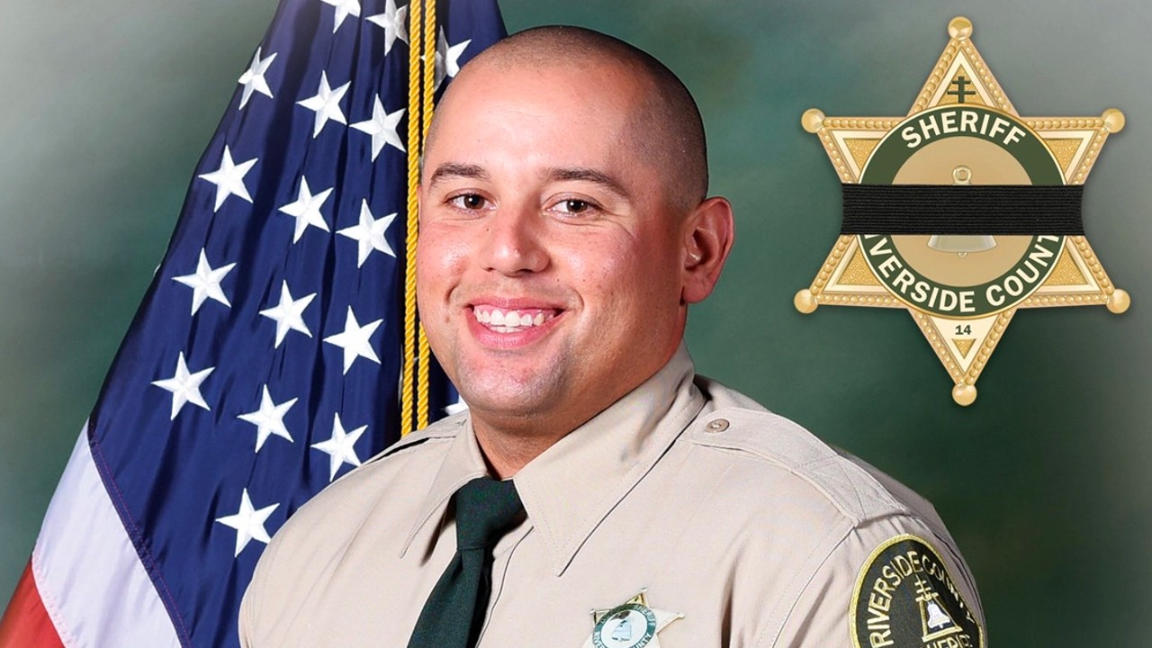 El ayuntamiento del sur de California condena al juez que aprobó la fianza del presunto asesino del diputado