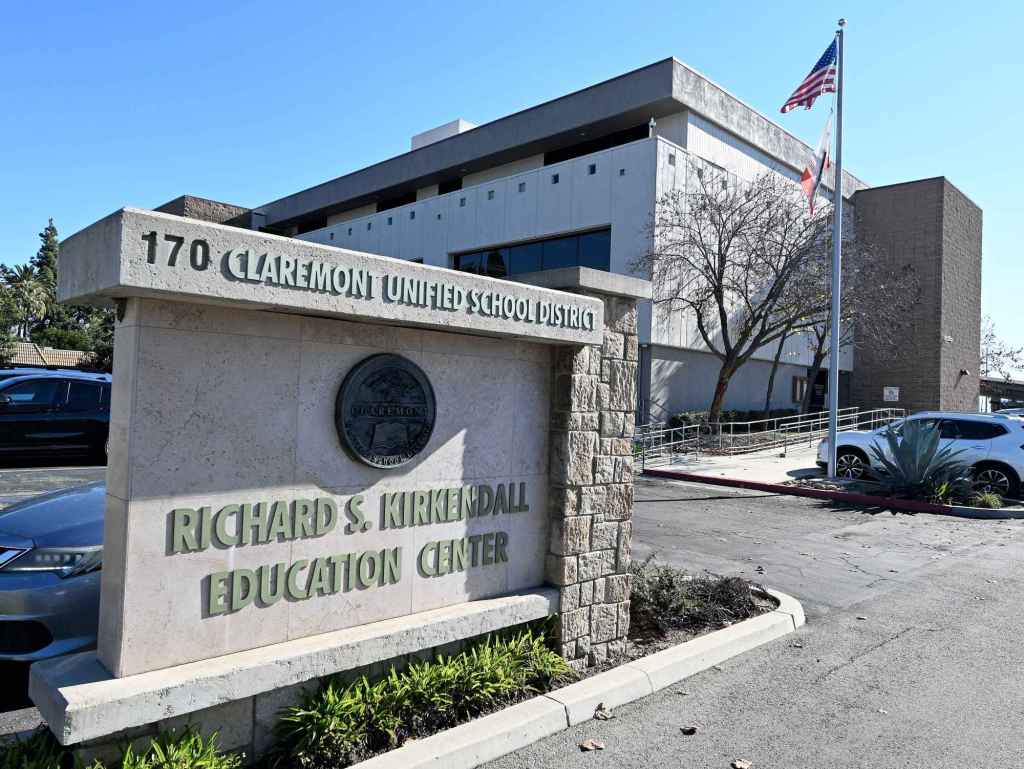 Ex presidente de la junta escolar de Claremont acusado después de una fiesta llena de alcohol con los estudiantes - Daily Bulletin