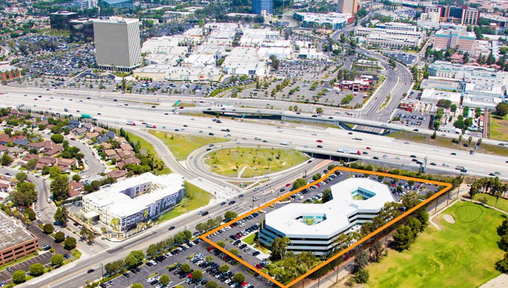 Desarrollador de apartamentos compra oficinas cerca de Outlets at Orange por $22.5 millones – Orange County Register