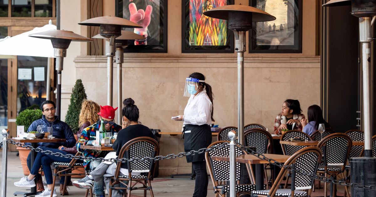 Cenar al aire libre en Los Ángeles ahora está un paso más cerca de convertirse en permanente