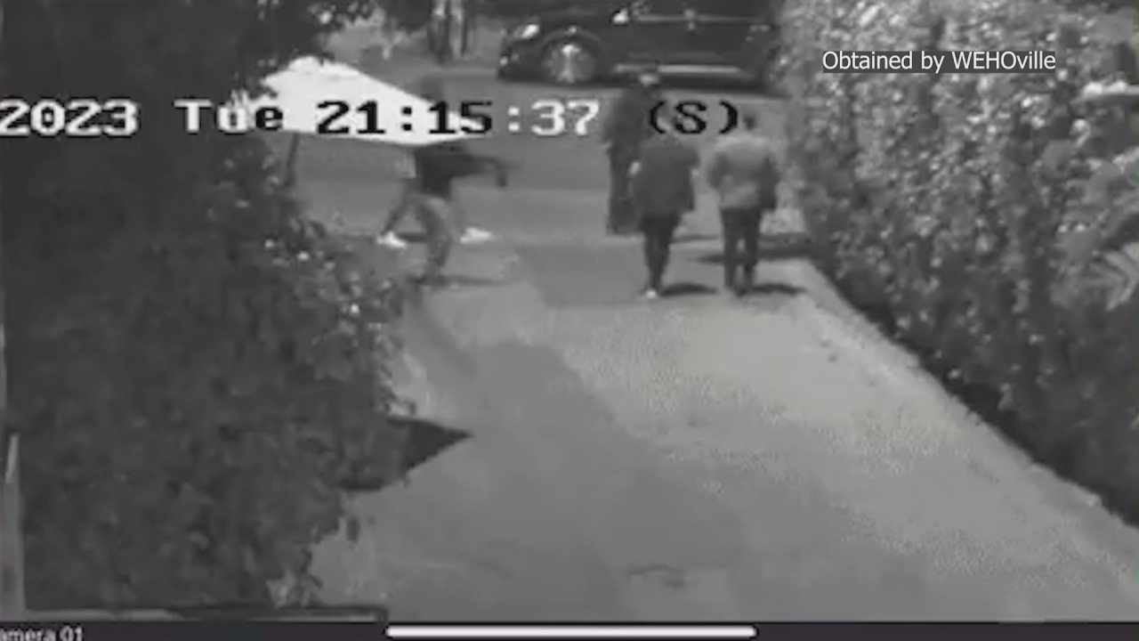 El video parece mostrar a ladrones armados con AK-47 atacando a personas en el condado de Los Ángeles
