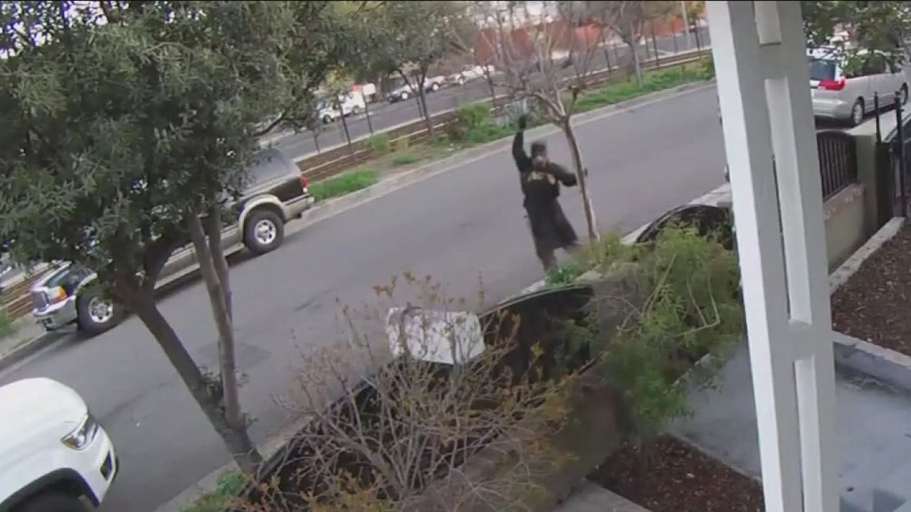 Hacha empuñando a un vagabundo que aterroriza al vecindario de Highland Park