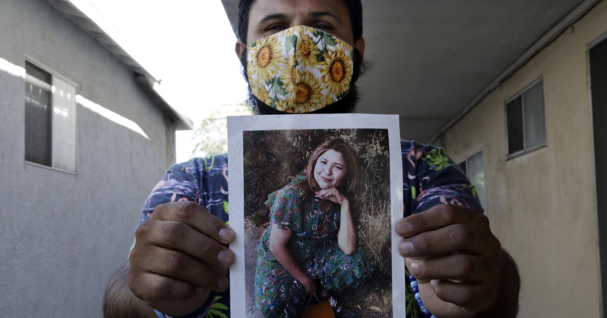 Para la familia del gerente de la tienda asesinado por la policía de Los Ángeles, el juicio que se avecina trae ira