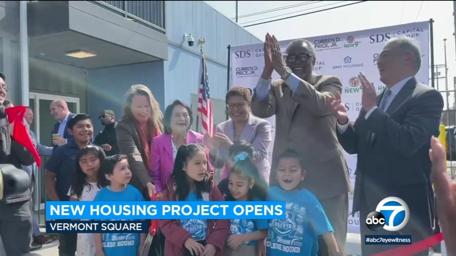 Proyecto de vivienda de apoyo que lleva el nombre de la líder de derechos civiles Dolores Huerta abre en el sur de Los Ángeles